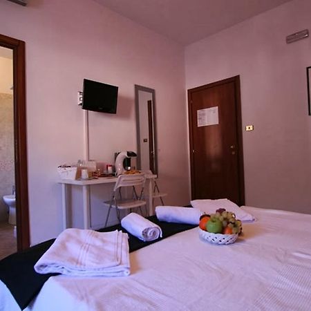Guest House San Peter โรม ภายนอก รูปภาพ